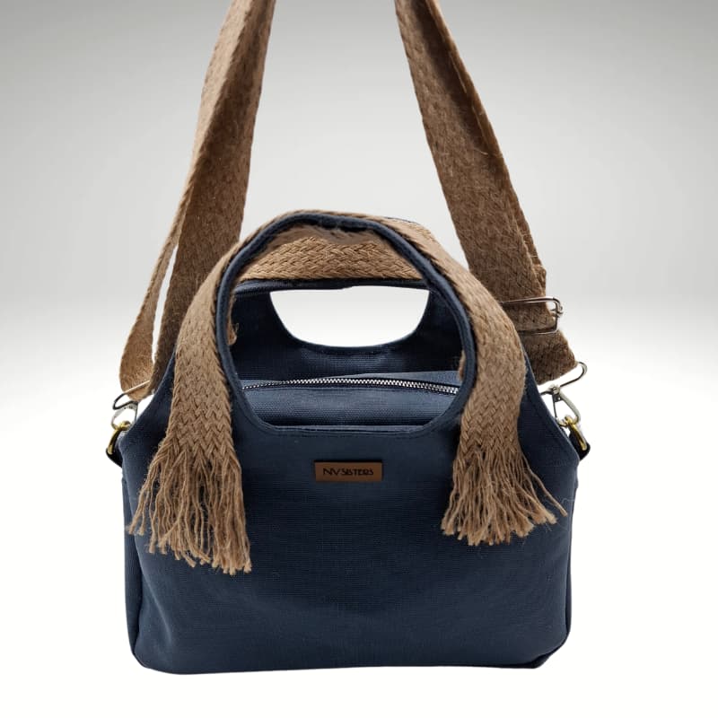 حقيبة يد وحقيبة كتف من القماش المشمع باللون الأزرق من NVisters