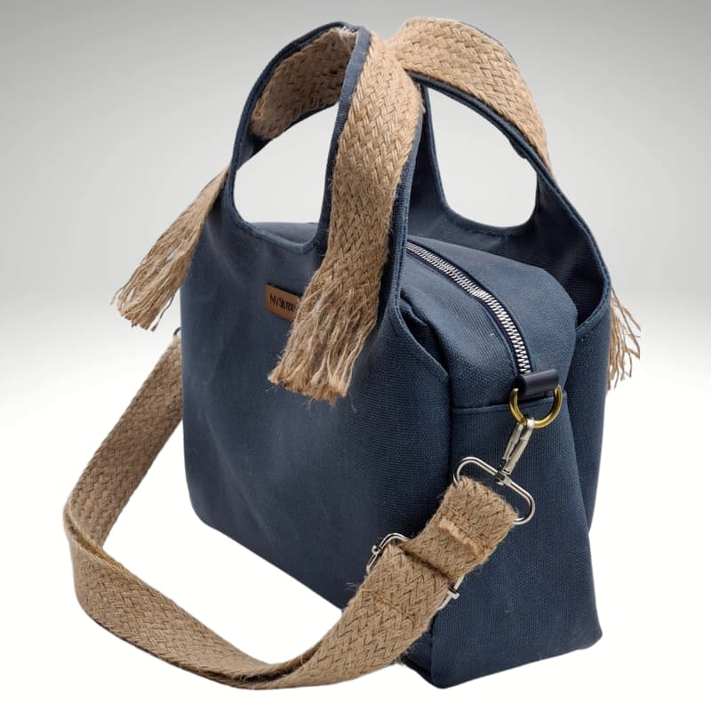 حقيبة يد وحقيبة كتف من القماش المشمع باللون الأزرق من NVisters