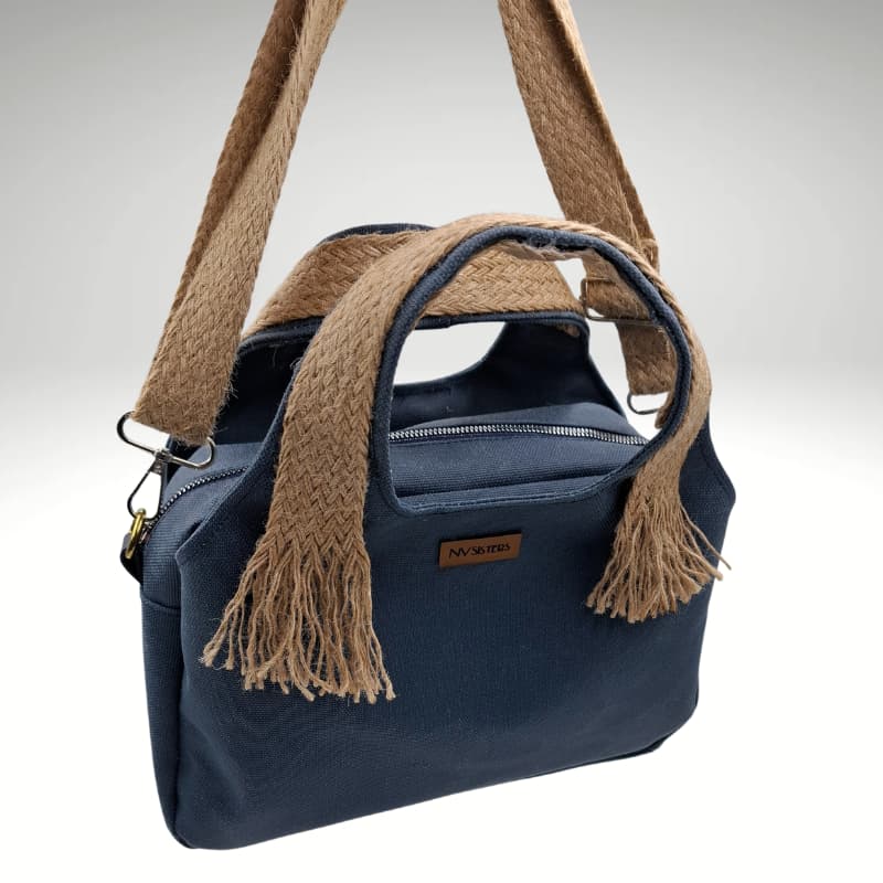 حقيبة يد وحقيبة كتف من القماش المشمع باللون الأزرق من NVisters