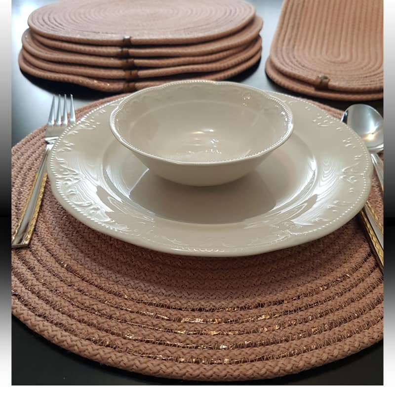 طقم مفرش طاولة دائري لامع وردي فاتح، مكون من 6 قطع