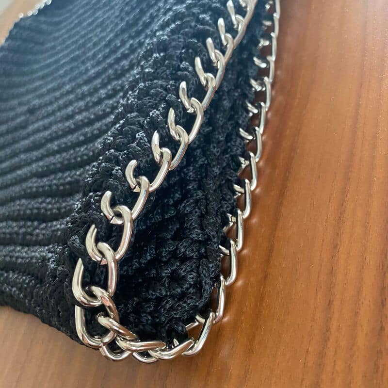 حقيبة كتف نسائية صيفية مصنوعة يدويًا باللون الأسود من الكروشيه