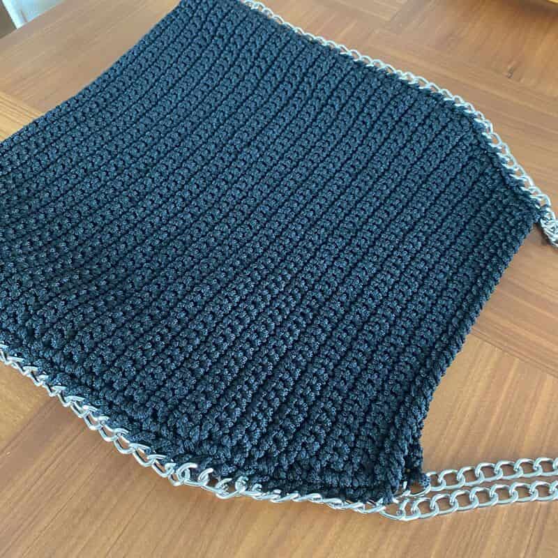 حقيبة كتف نسائية صيفية مصنوعة يدويًا باللون الأسود من الكروشيه