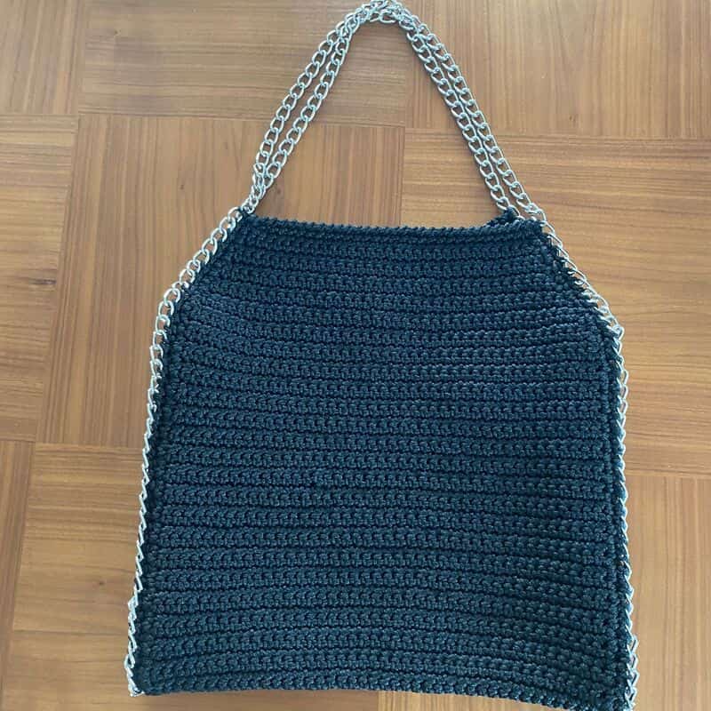 حقيبة كتف نسائية صيفية مصنوعة يدويًا باللون الأسود من الكروشيه