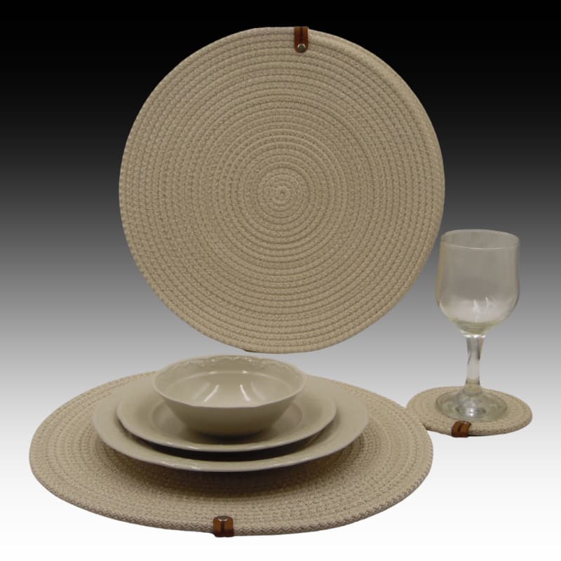 طقم مفارش وأكواب بلون كريمي