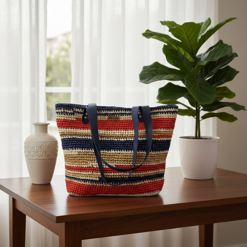 حقيبة كتف صيفية من القش والرافيا من NVsisters مع تفاصيل من الجلد الأصلي