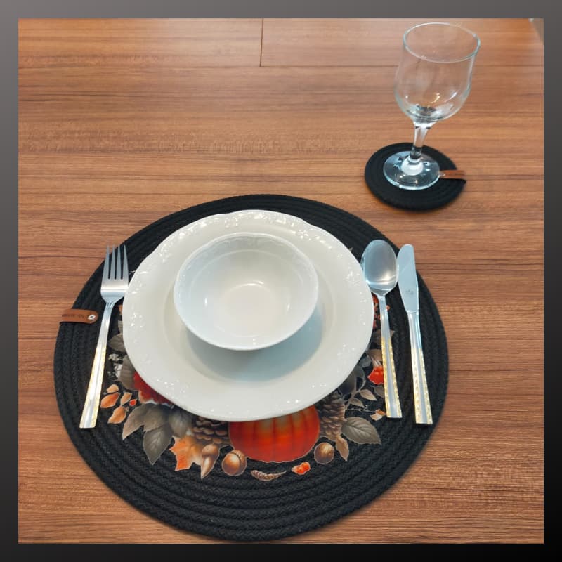 طقم مفارش طاولة أسود بنقشة مطبوعة، مكون من 6 قطع