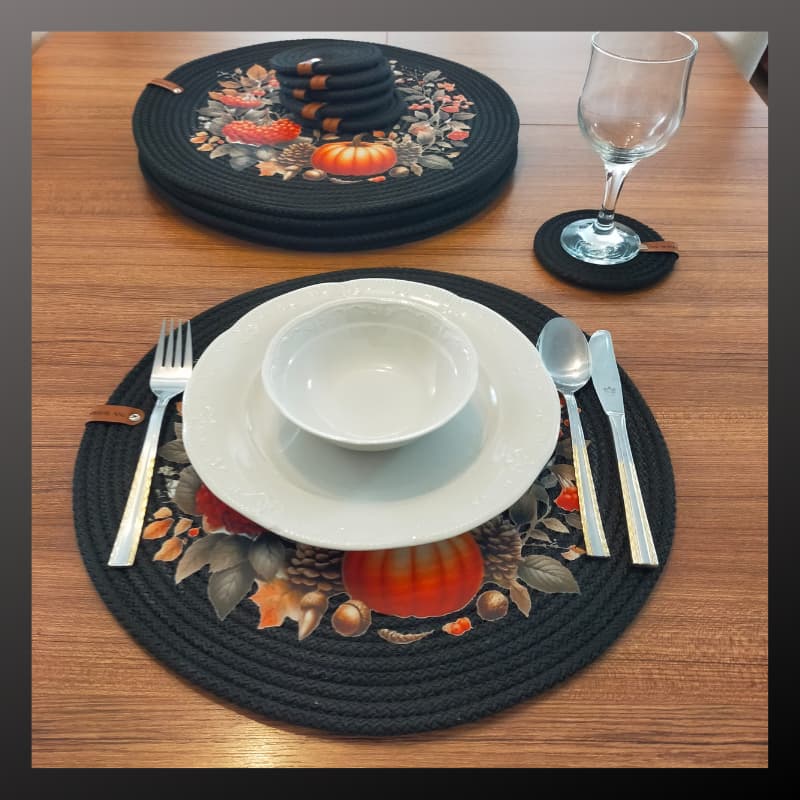 طقم مفارش طاولة أسود بنقشة مطبوعة، مكون من 6 قطع