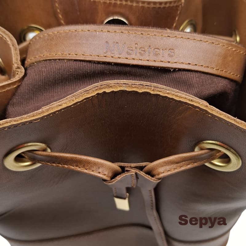 حقيبة NVisters المصنوعة يدويًا من جلد سيبيا الأصلي باللون البني