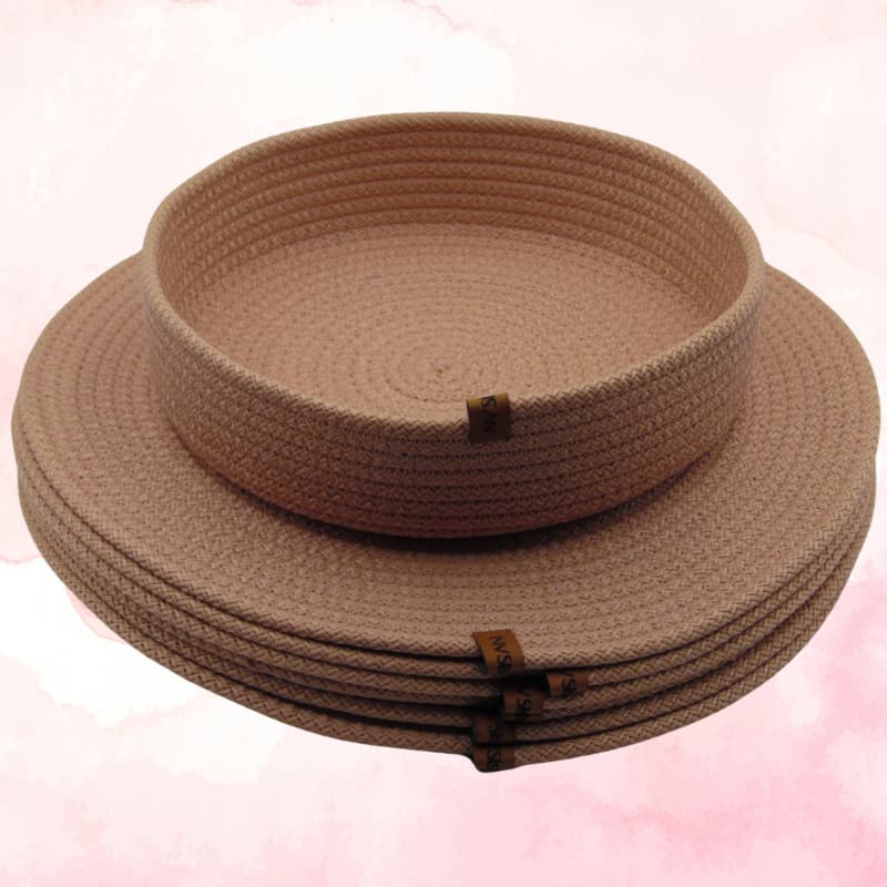 طقم مفارش طعام وسلة خبز باللون الوردي الفاتح