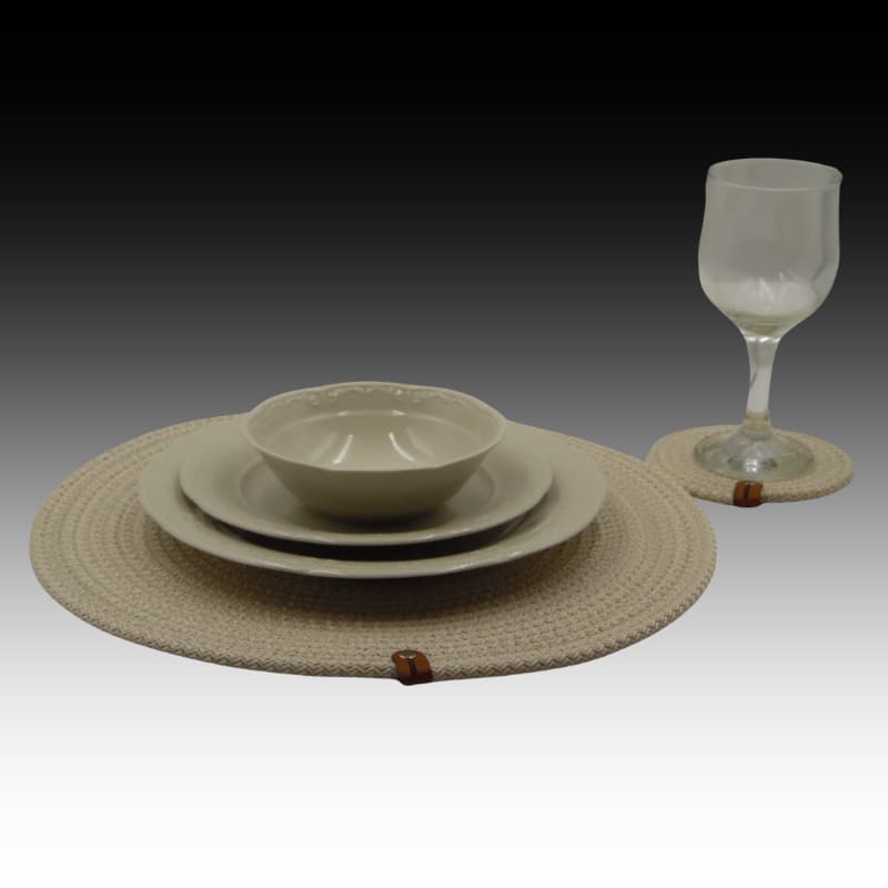 طقم مفارش وأكواب بلون كريمي