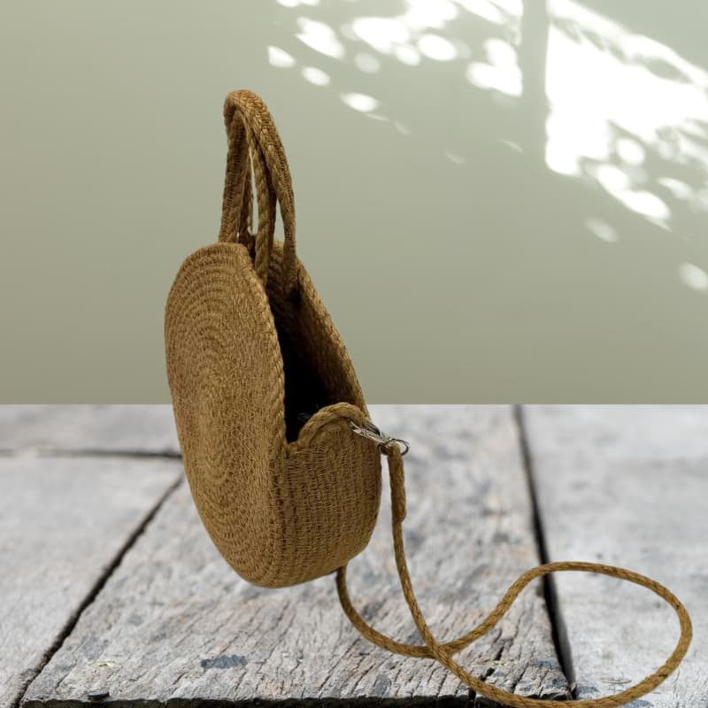 حقيبة يد وكتف صغيرة مستديرة من القش للنساء