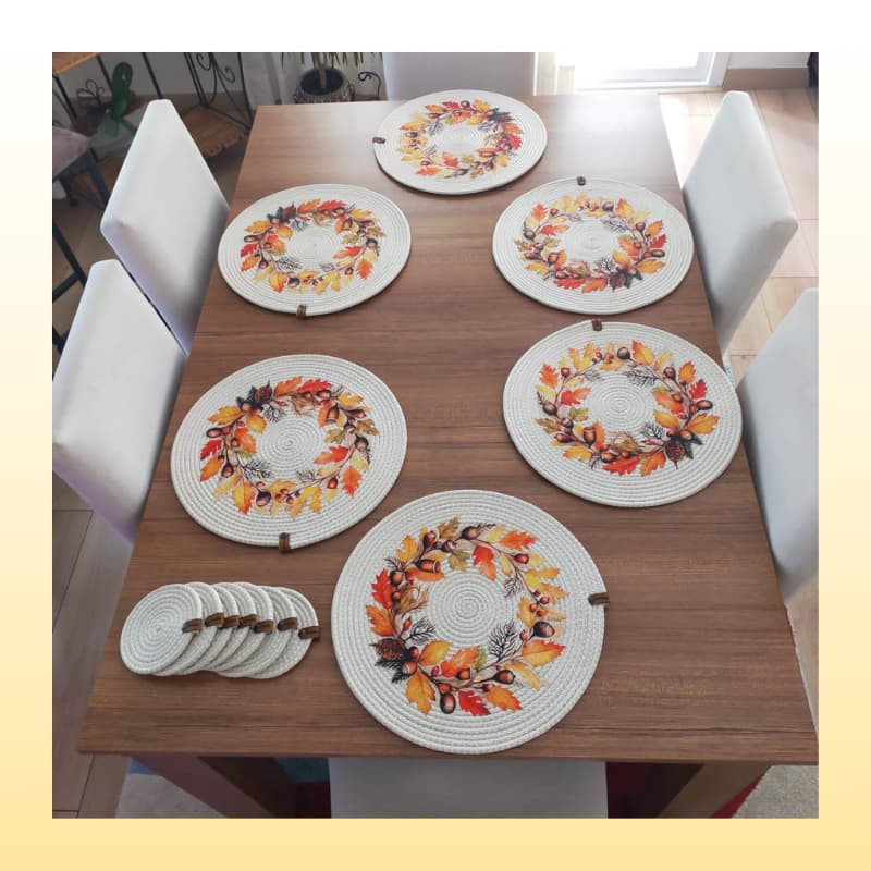 طقم مفارش طاولة من 6 قطع بنقشة مطبوعة باللون الكريمي الفاتح