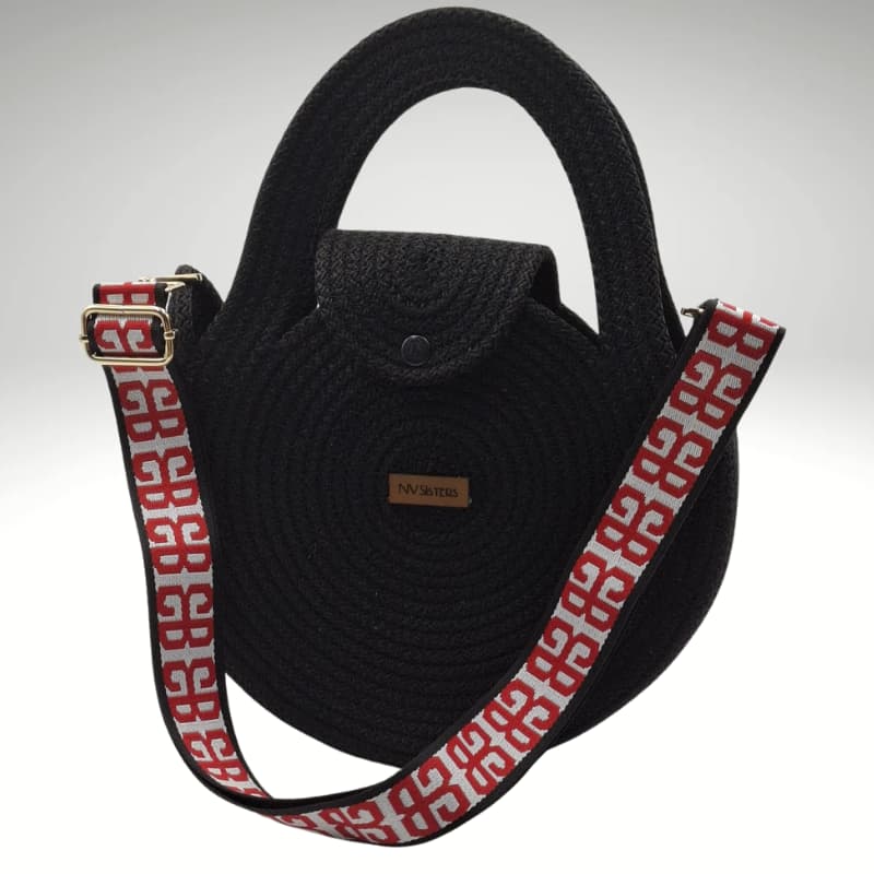 حقيبة يد وكتف صيفية دائرية سوداء من NVisters مع حزام منسوج أحمر