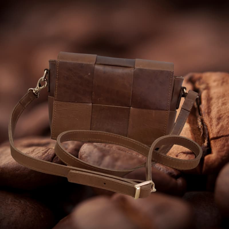 حقيبة NVsisters المصنوعة يدويًا من جلد الغزال الأصلي باللون البني